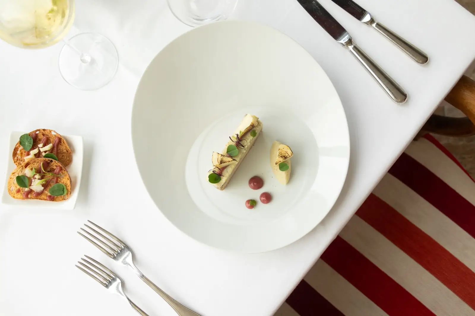 Fine dining at Joryrahotelhaven 