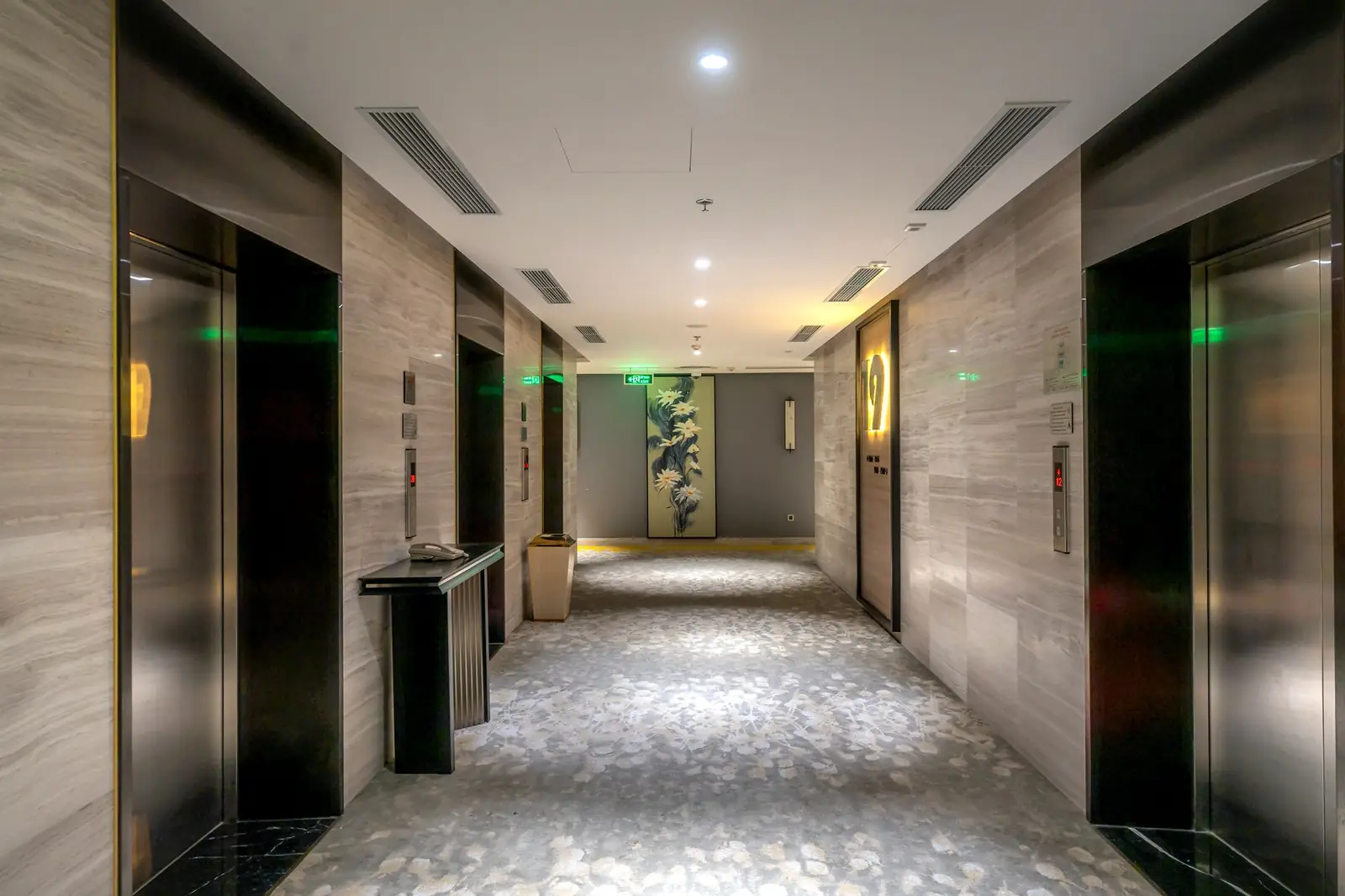 Joryrahotelhaven  interior corridor